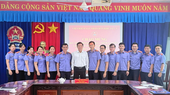 Viện trưởng VKSND tỉnh Đồng Tháp thăm và làm việc&nbsp;tại VKSND khu vực 5 – Đồng Tháp